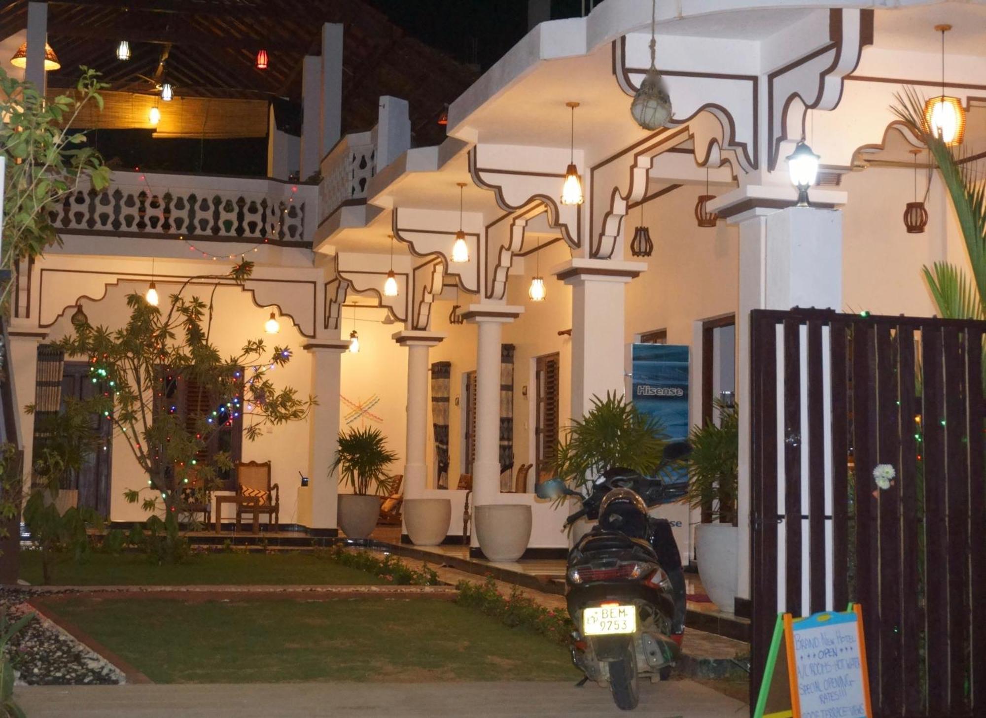 Sunset View Beach Hotel Arugam Bay Bagian luar foto